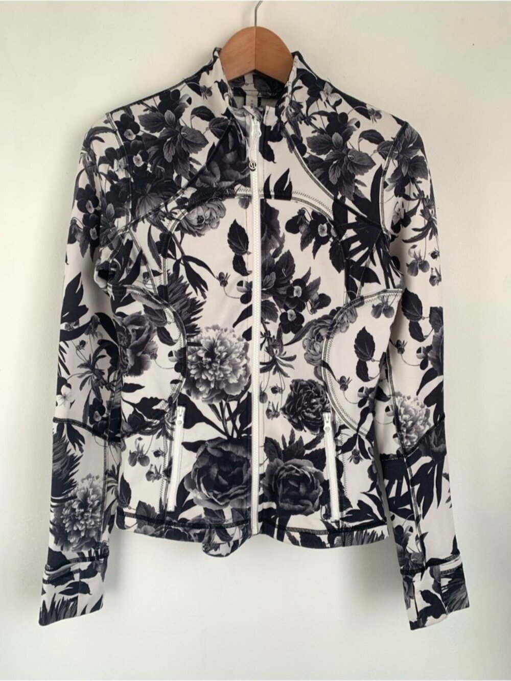 Lululemon Forme Jacket - Picture 7 of 10
